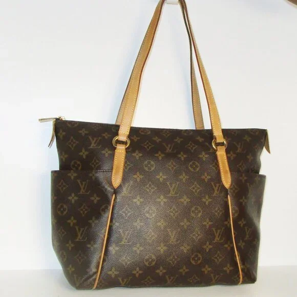 Louis Vuitton Elegant Brown Tote Bag - Picture 2 of 16